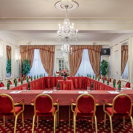 Ambassador Zlata Husa Prága Kültér fotó The ballroom