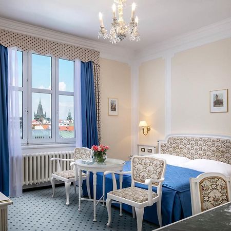 Ambassador Zlata Husa Prága Kültér fotó A room at the hotel