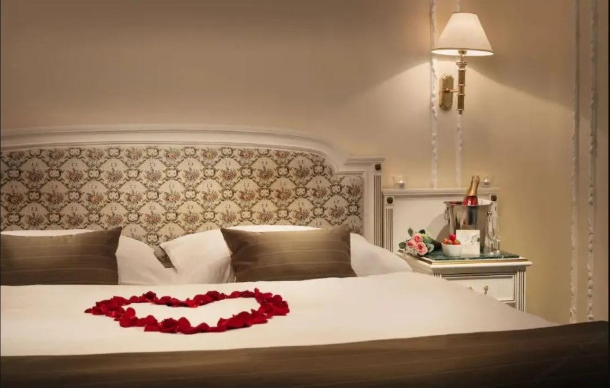 Ambassador Zlata Husa Prága Kültér fotó A bedroom at the hotel