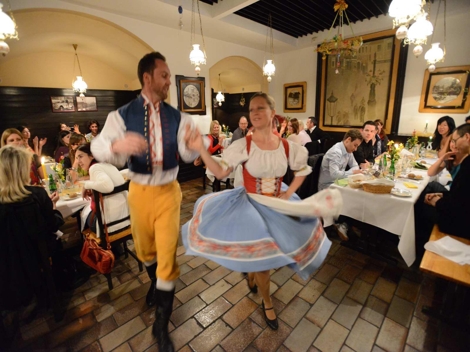 Ambassador Zlata Husa Prága Kültér fotó Polka dance in Kraków
