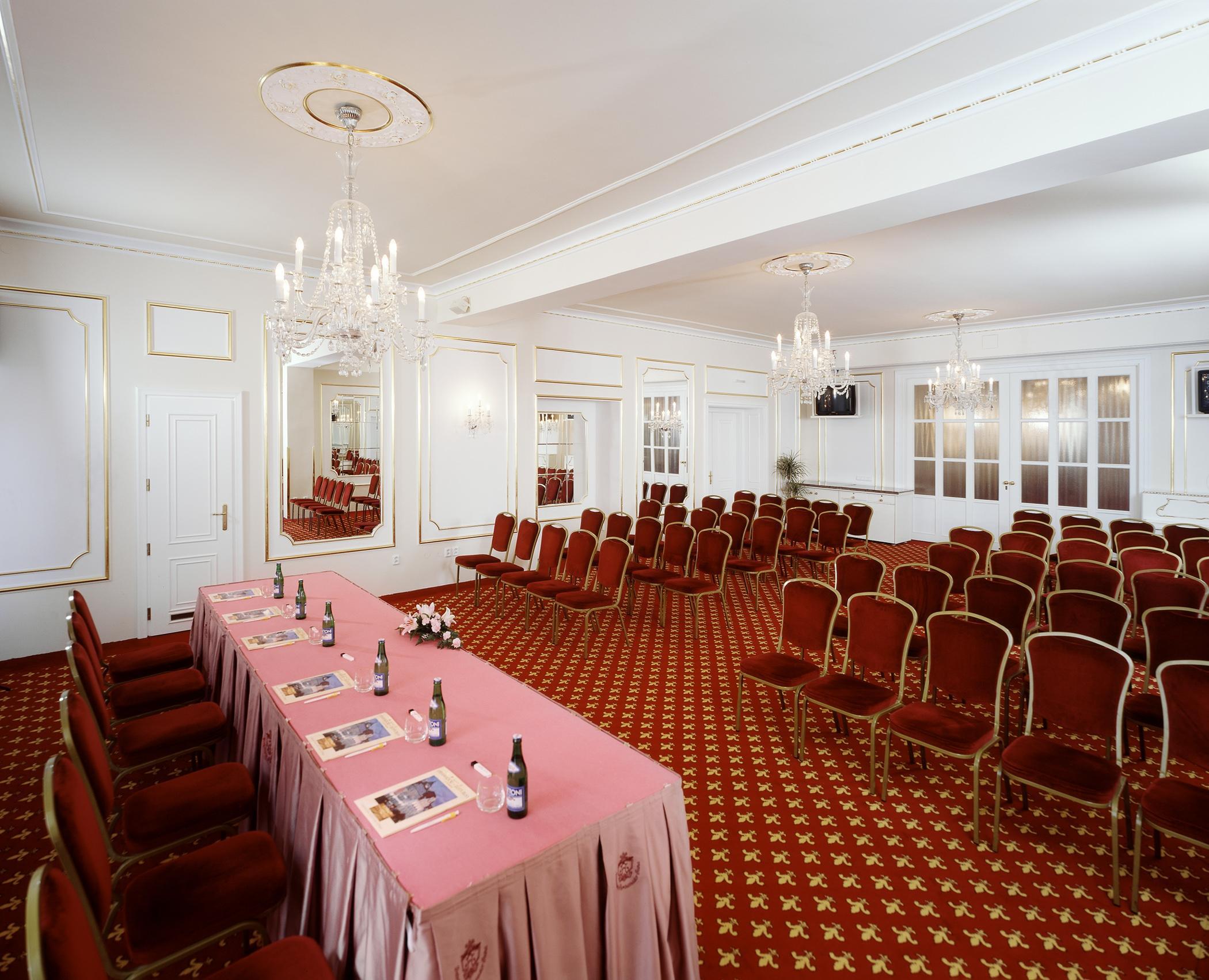 Ambassador Zlata Husa Prága Kültér fotó The ballroom