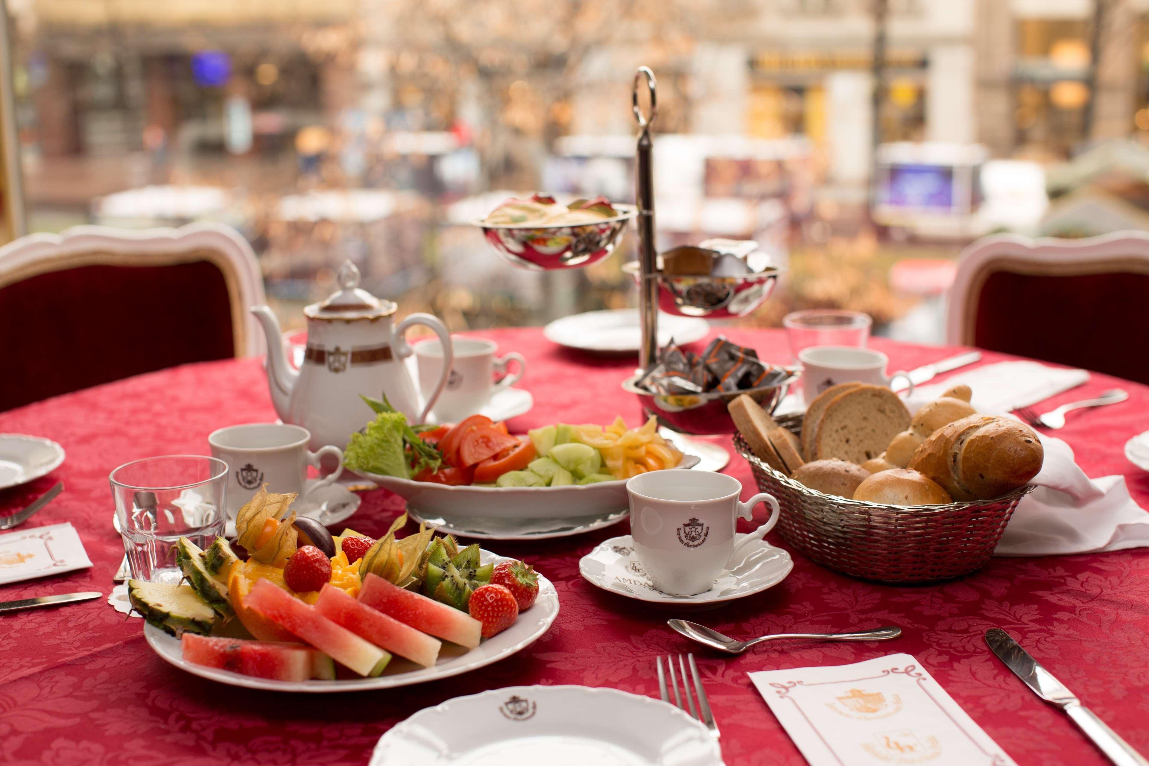 Ambassador Zlata Husa Prága Kültér fotó A typical breakfast at the hotel