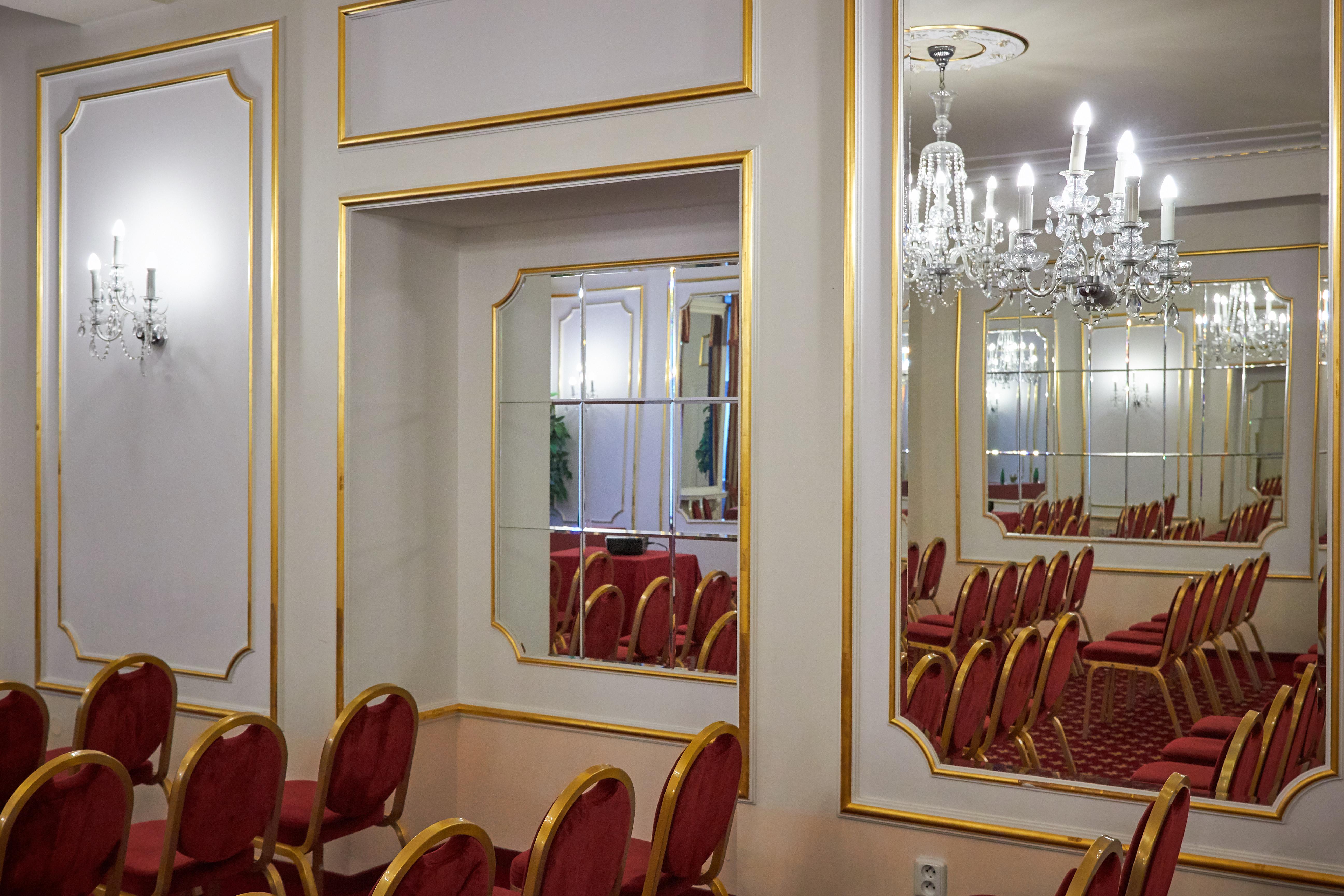 Ambassador Zlata Husa Prága Kültér fotó Mirrors in a ballroom