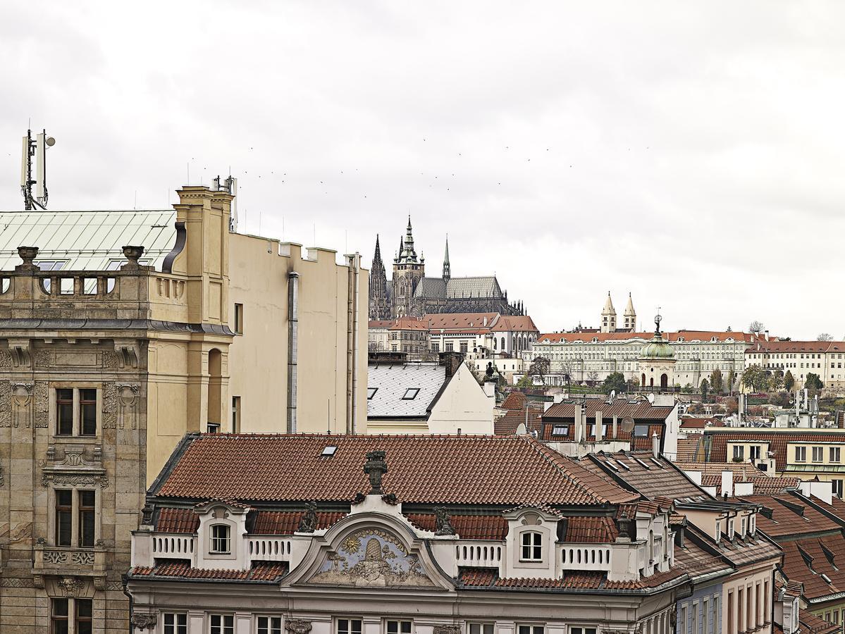 Ambassador Zlata Husa Prága Kültér fotó Prague roofs