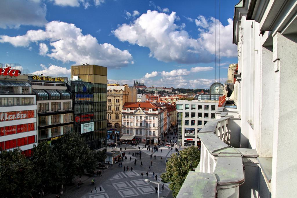 Ambassador Zlata Husa Prága Kültér fotó View of the Northern end of the square